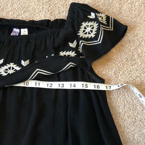 ALYA • Francesca’s Collection Top - Picture 6 of 8